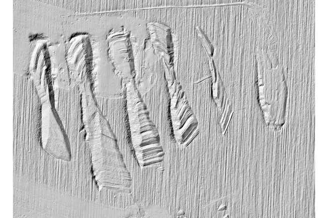 Striations, imprints on flat tools. image